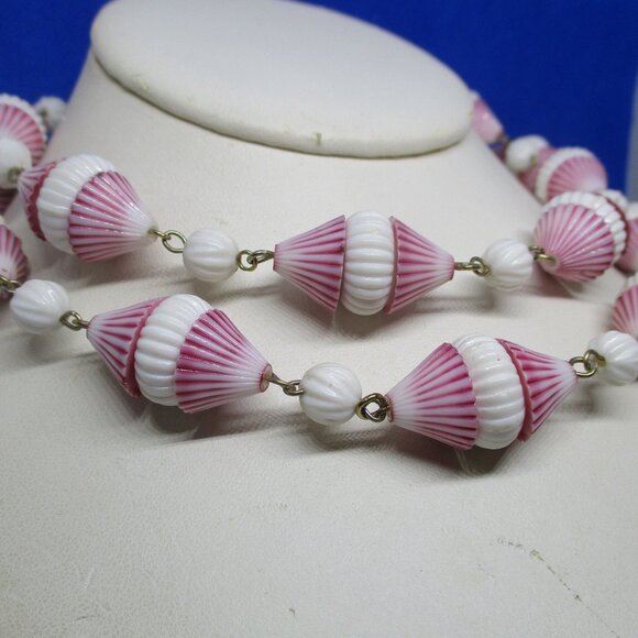 Made In Hong Kong beaded necklace single strand ribbed 3 Section Bead Lavender - Picture 3 of 10